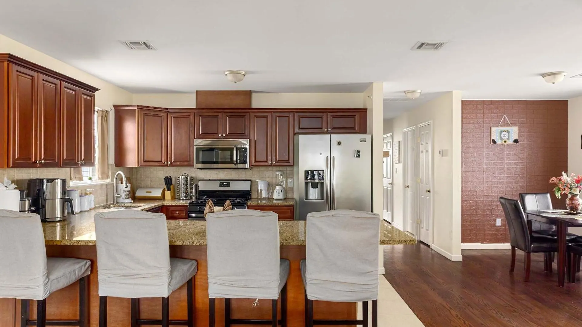 Holiday home 2Nd Flr Gated Apt With Gym Near Newark-Penn Station