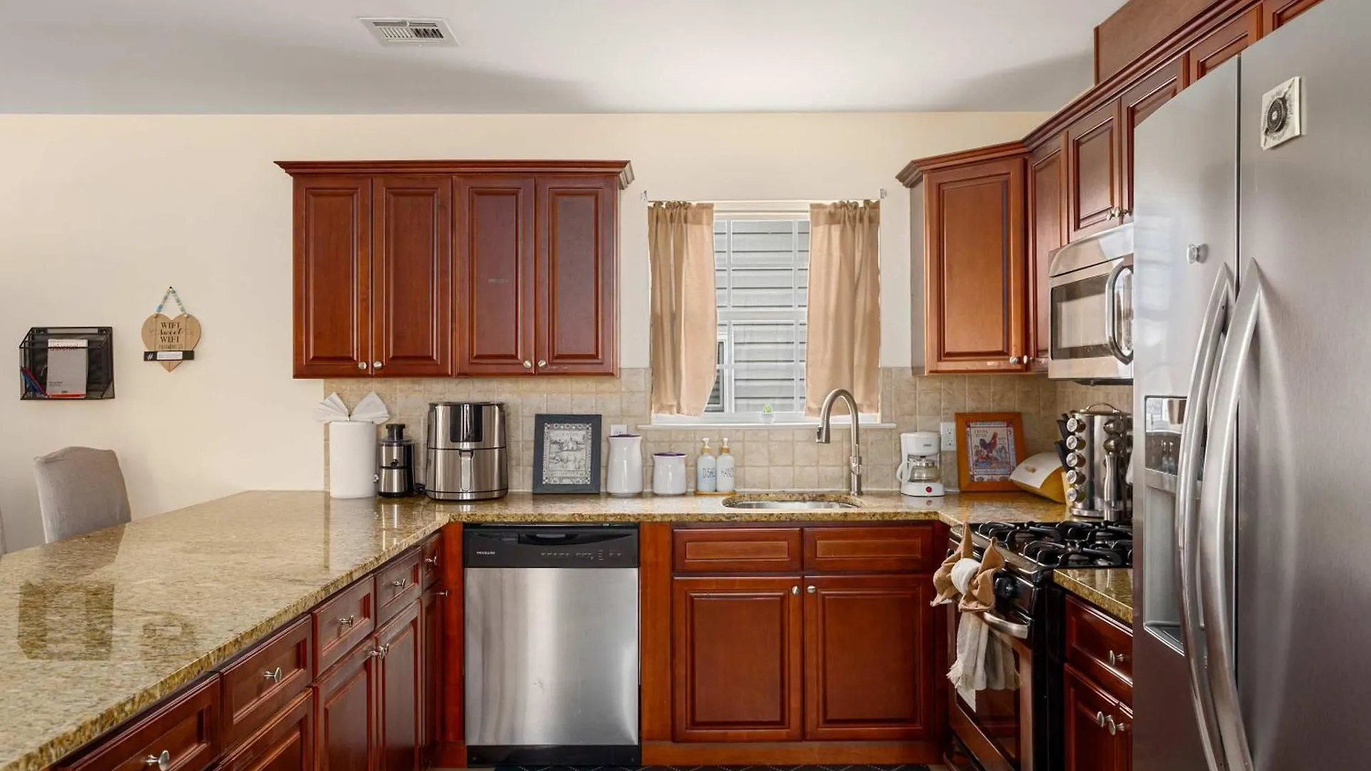 2Nd Flr Gated Apt With Gym Near Newark-Penn Station 0*, Newark