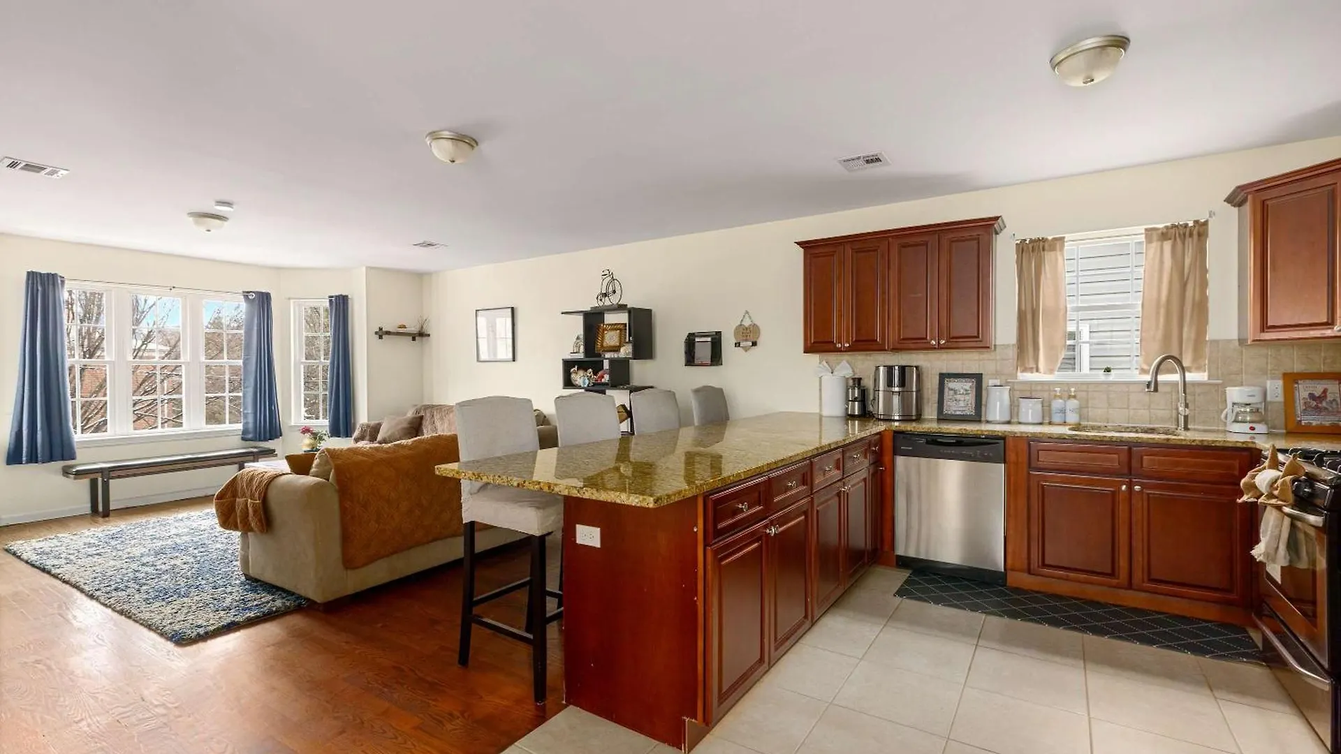 Holiday home 2Nd Flr Gated Apt With Gym Near Newark-Penn Station