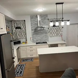 Luxurious Townhouse Near Nyc Newark